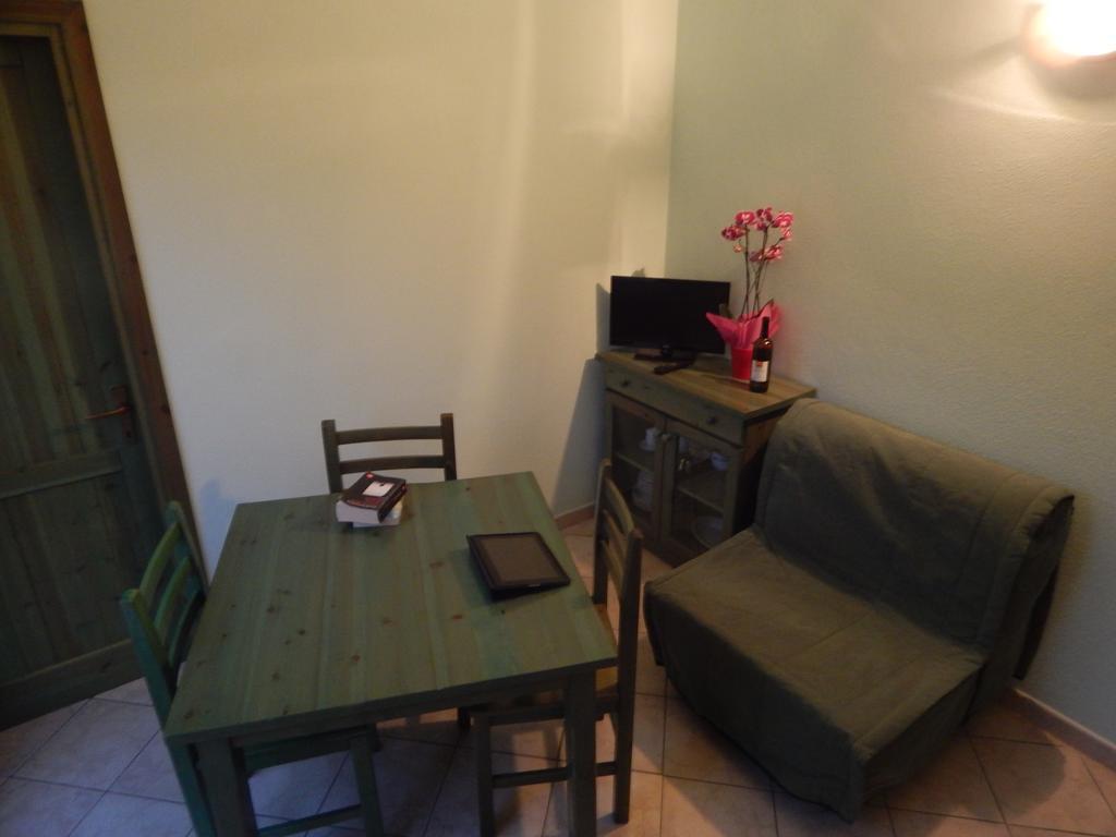 Appartamento Magnolia Cala Liberotto Zimmer foto
